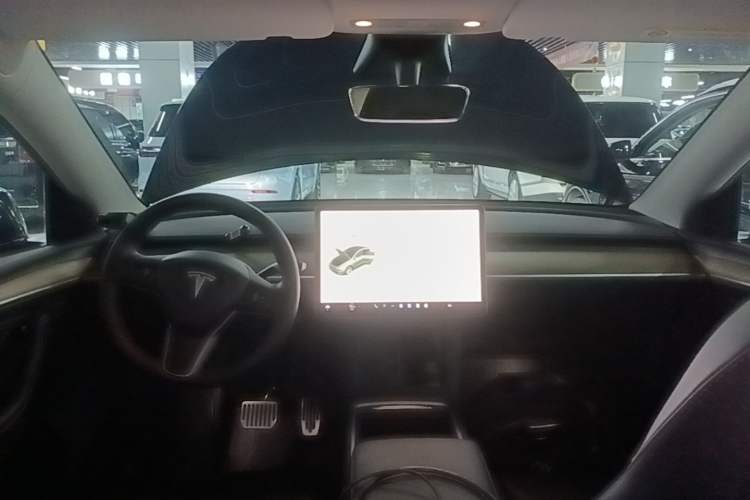 Used Tesla Model Y 2021 Standard Range Rear-Wheel Drive Version Center Console