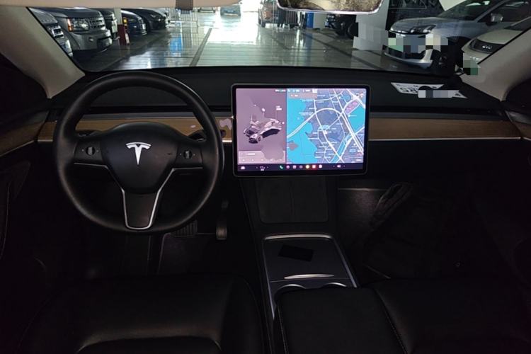 Used Tesla Model Y 2021 Standard Range Rear-Wheel Drive Version Center Console