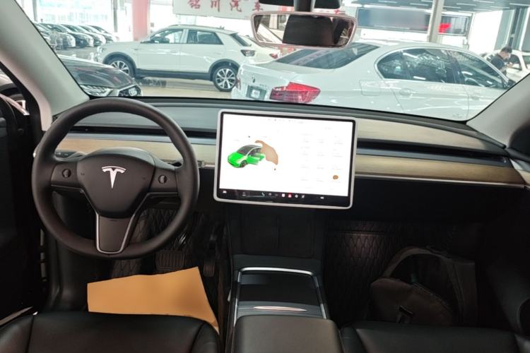 Used Tesla Model Y 2021 Standard Range Rear-Wheel Drive Version Center Console