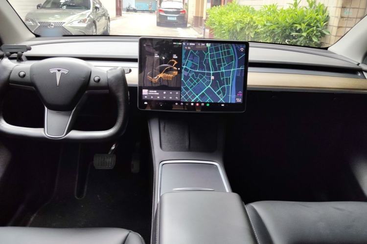 Used Tesla Model Y 2021 Standard Range Rear-Wheel Drive Version Center Console