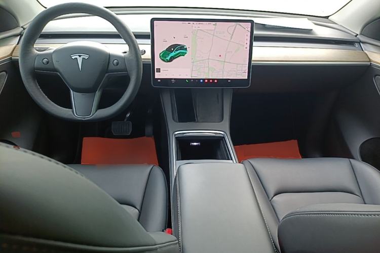 Used Tesla Model Y 2021 Standard Range Rear-Wheel Drive Version Center Console