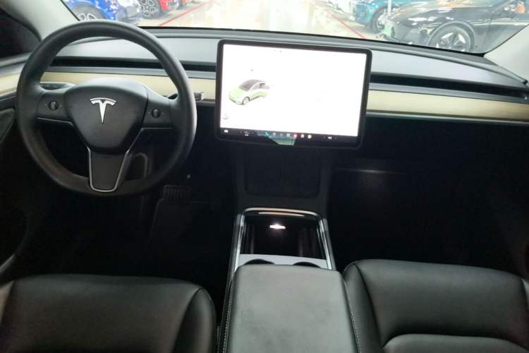 Used Tesla Model Y 2021 Long-Range All-Wheel-Drive Version 3D7 Center Console