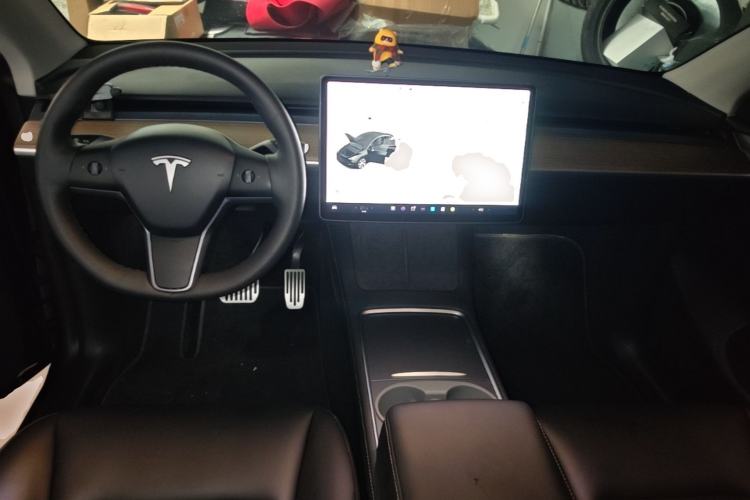 Used Tesla Model Y 2021 Standard Range Rear-Wheel Drive Version Center Console
