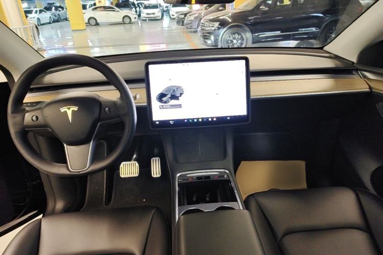 Used Tesla Model Y 2021 Long-Range All-Wheel-Drive Version 3D7 Center Console