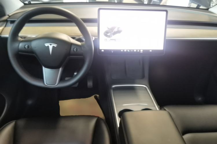 Used Tesla Model Y 2021 Standard Range Rear-Wheel Drive Version Center Console