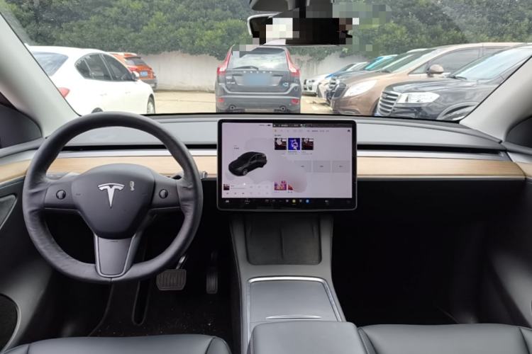 Used Tesla Model Y 2021 Long-Range All-Wheel-Drive Version Center Console
