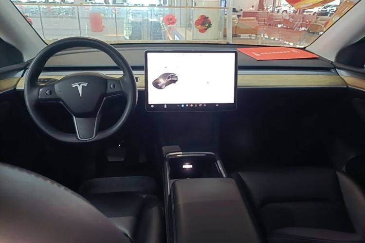 Used Tesla Model Y 2021 Standard Range Rear-Wheel Drive Version Center Console