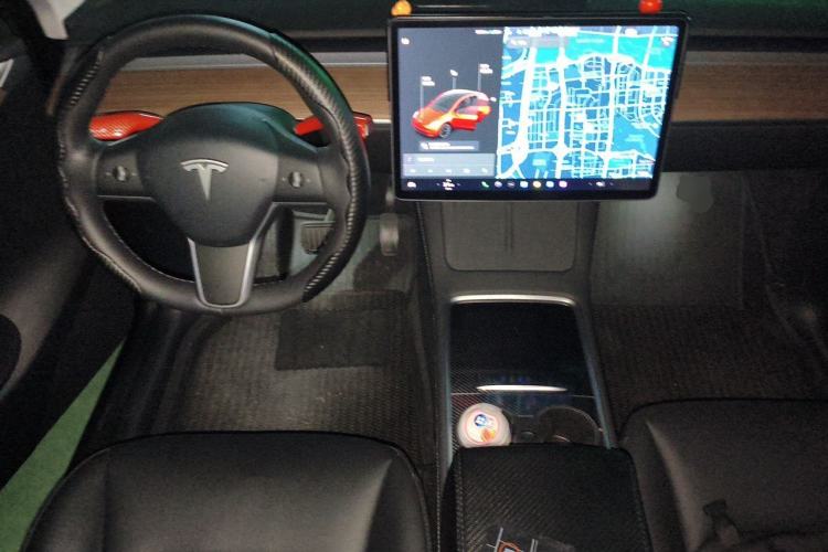 Used Tesla Model Y 2021 Standard Range Rear-Wheel Drive Version Center Console