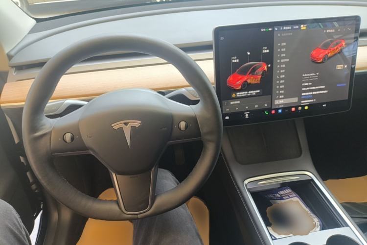 Used Tesla Model Y 2021 Long-Range All-Wheel-Drive Version Center Console