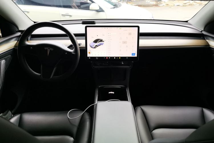 Used Tesla Model Y 2021 Long-Range All-Wheel-Drive Version Center Console