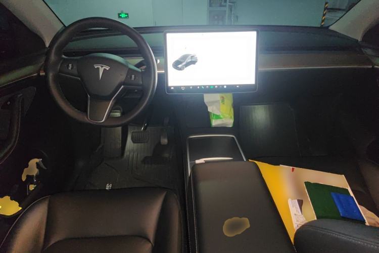Used Tesla Model Y 2021 Standard Range Rear-Wheel Drive Version Center Console
