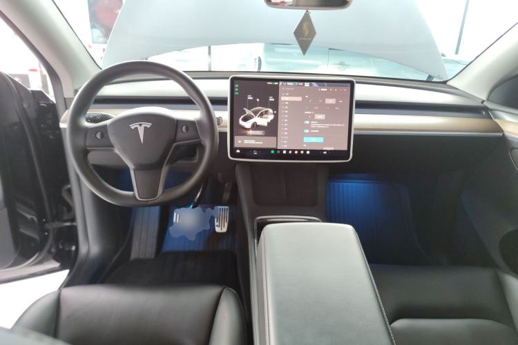 Used Tesla Model Y 2021 Standard Range Rear-Wheel Drive Version Center Console