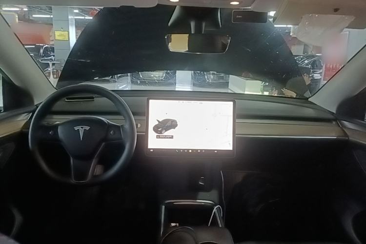 Used Tesla Model Y 2021 Standard Range Rear-Wheel Drive Version Center Console