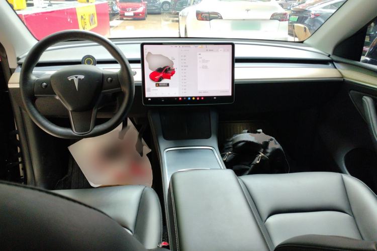 Used Tesla Model Y 2021 Long-Range All-Wheel-Drive Version Center Console