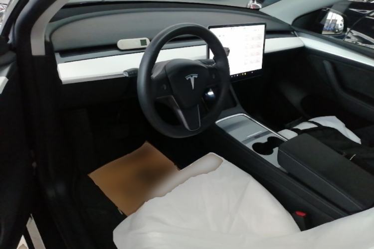 Used Tesla Model Y 2021 Long-Range All-Wheel-Drive Version 3D7 Center Console