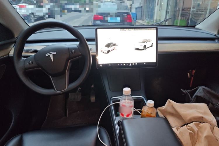 Used Tesla Model Y 2021 Standard Range Rear-Wheel Drive Version Center Console
