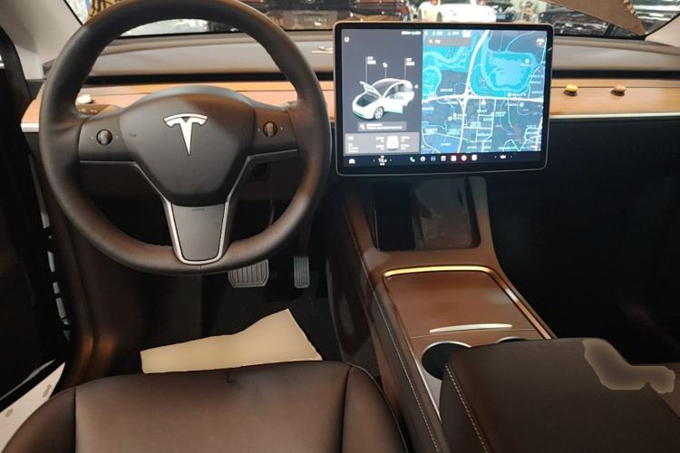 Used Tesla Model Y 2021 Standard Range Rear-Wheel Drive Version Center Console