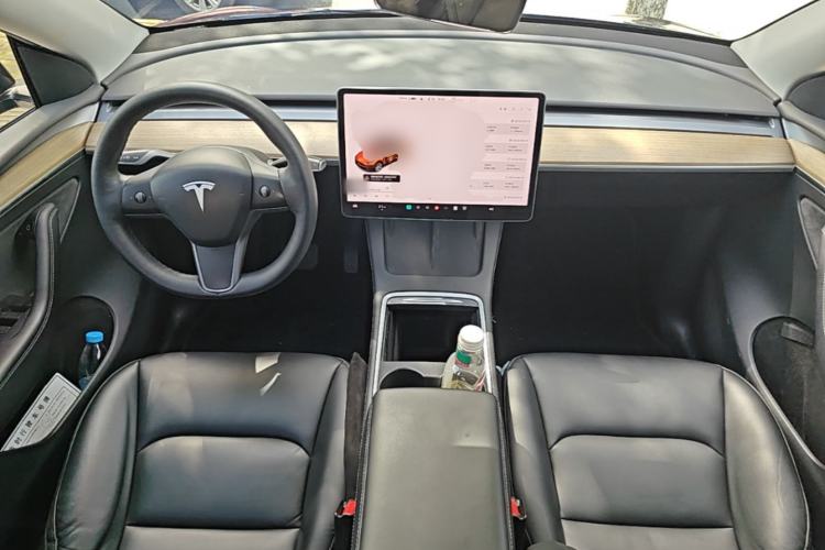 Used Tesla Model Y 2021 Standard Range Rear-Wheel Drive Version Center Console