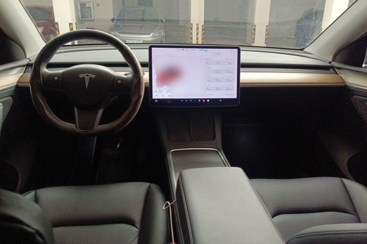 Used Tesla Model Y 2021 Standard Range Rear-Wheel Drive Version Center Console