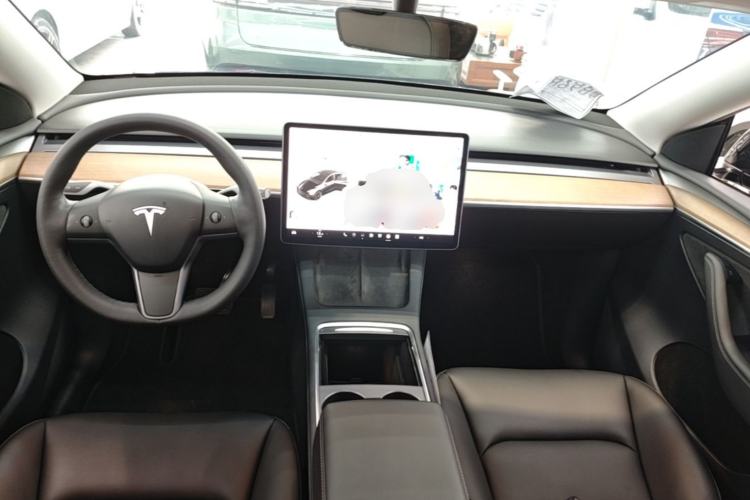 Used Tesla Model Y 2021 Standard Range Rear-Wheel Drive Version Center Console