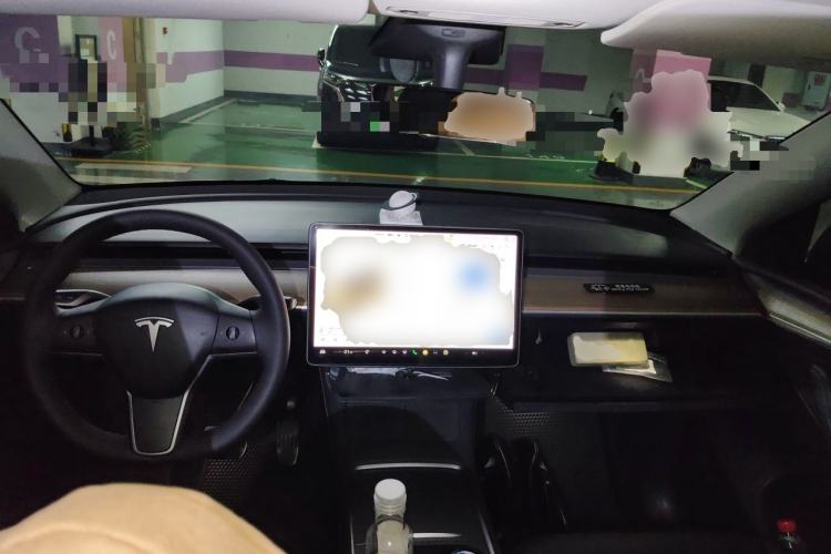 Used Tesla Model Y 2021 Standard Range Rear-Wheel Drive Version Center Console