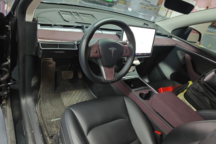 Used Tesla Model Y 2021 Standard Range Rear-Wheel Drive Version Center Console
