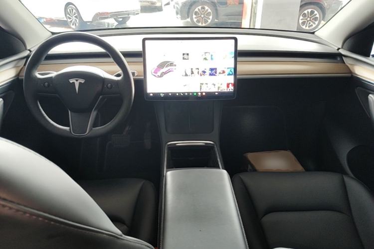 Used Tesla Model Y 2021 Long-Range All-Wheel-Drive Version 3D7 Center Console