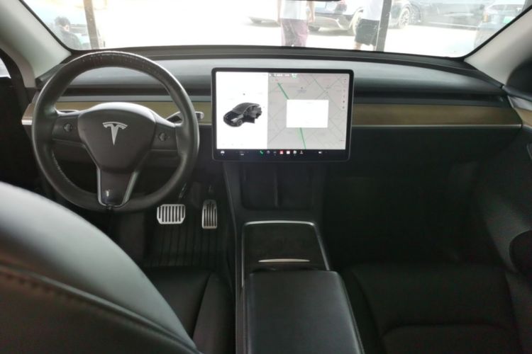 Used Tesla Model Y 2021 Standard Range Rear-Wheel Drive Version Center Console