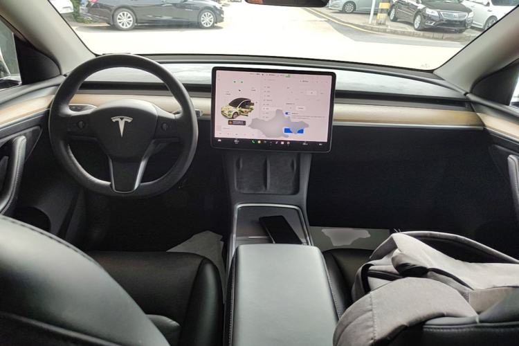 Used Tesla Model Y 2021 Standard Range Rear-Wheel Drive Version Center Console