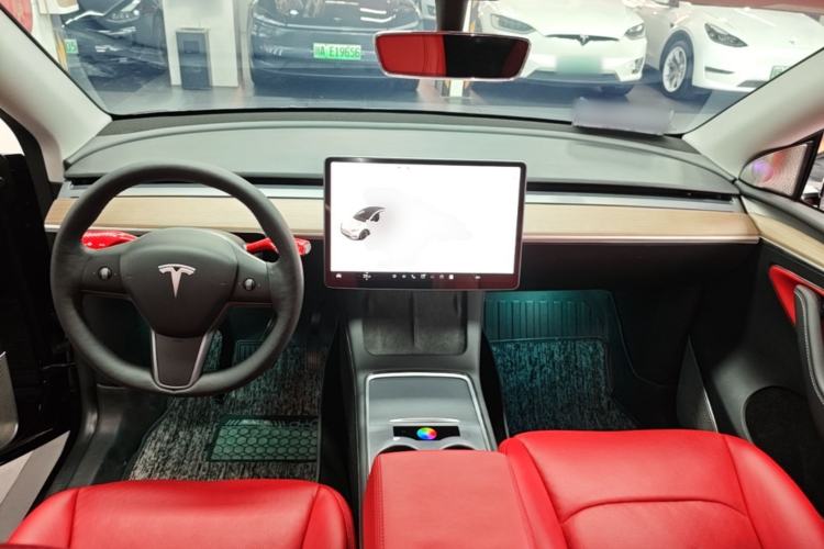 Used Tesla Model Y 2021 Standard Range Rear-Wheel Drive Version Center Console