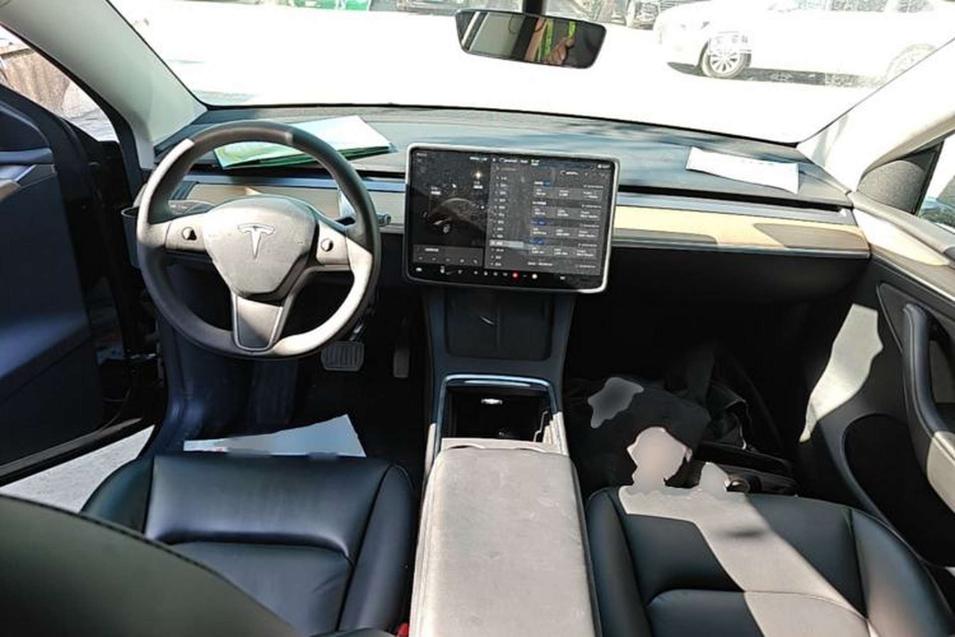 Used Tesla Model Y 2021 Long-Range All-Wheel-Drive Version Center Console