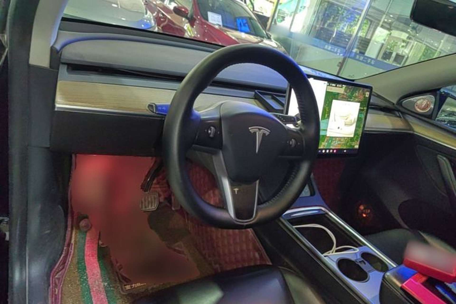 Used Tesla Model Y 2021 Standard Range Rear-Wheel Drive Version Center Console