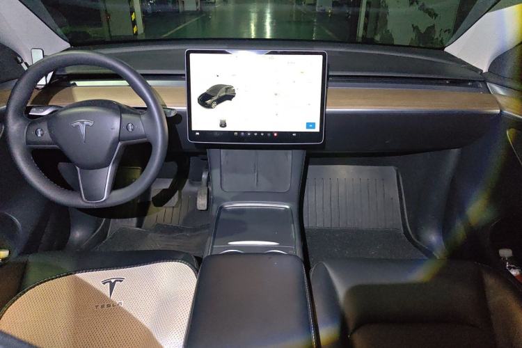 Used Tesla Model Y 2021 Long-Range All-Wheel-Drive Version 3D7 Center Console