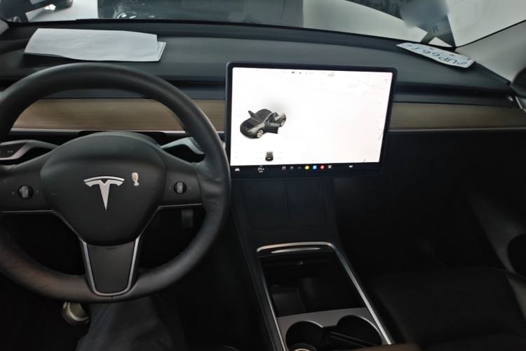 Used Tesla Model Y 2021 Long-Range All-Wheel-Drive Version Center Console