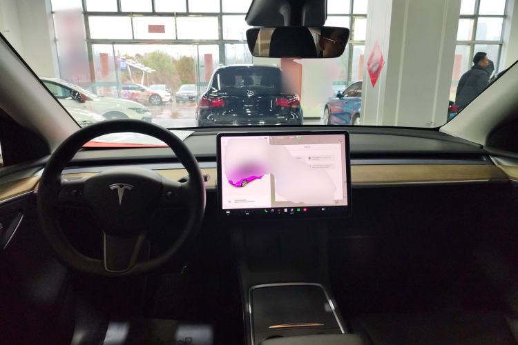 Used Tesla Model Y 2021 Standard Range Rear-Wheel Drive Version Center Console