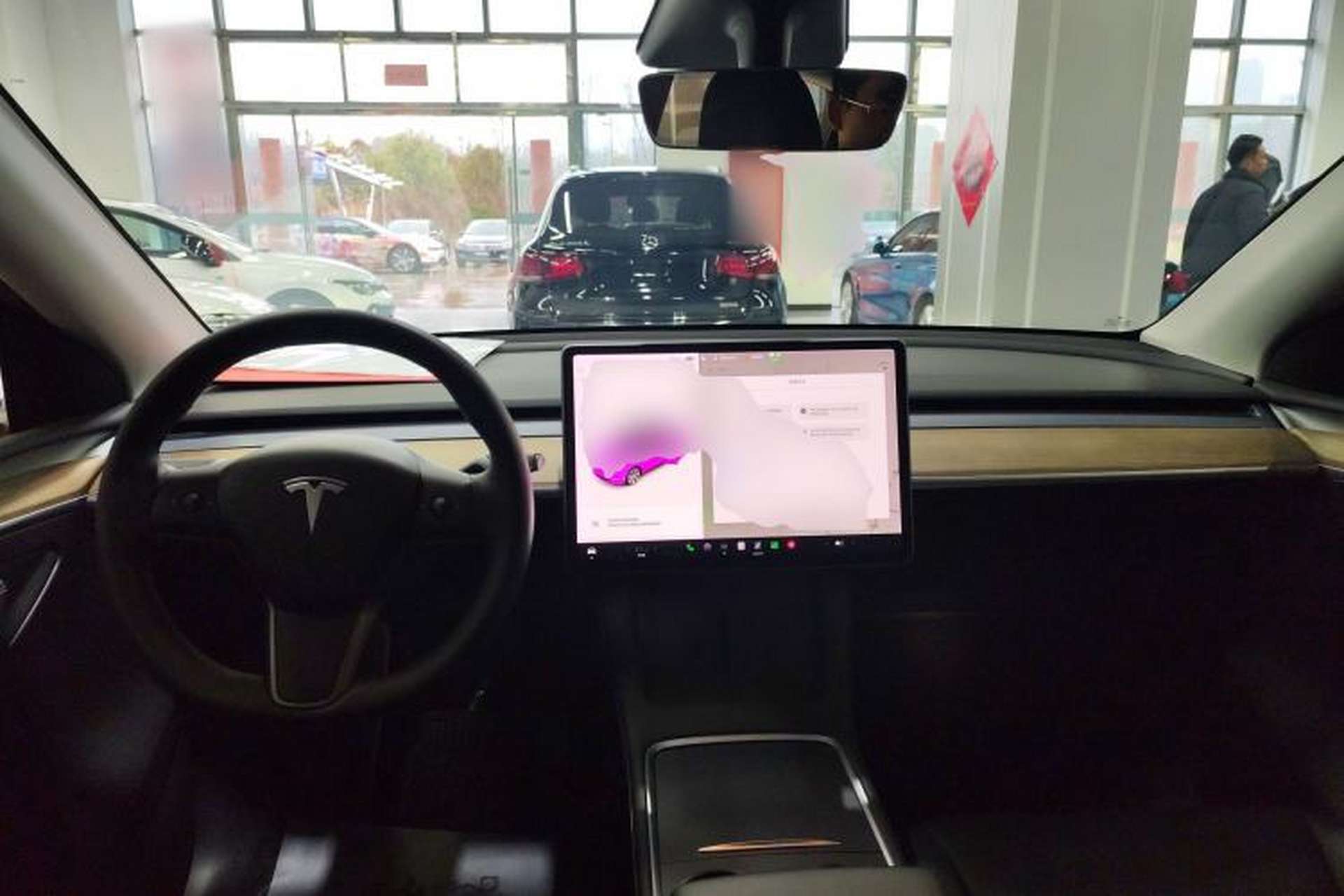 Used Tesla Model Y 2021 Standard Range Rear-Wheel Drive Version Center Console
