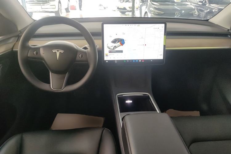 Used Tesla Model Y 2021 Standard Range Rear-Wheel Drive Version Center Console