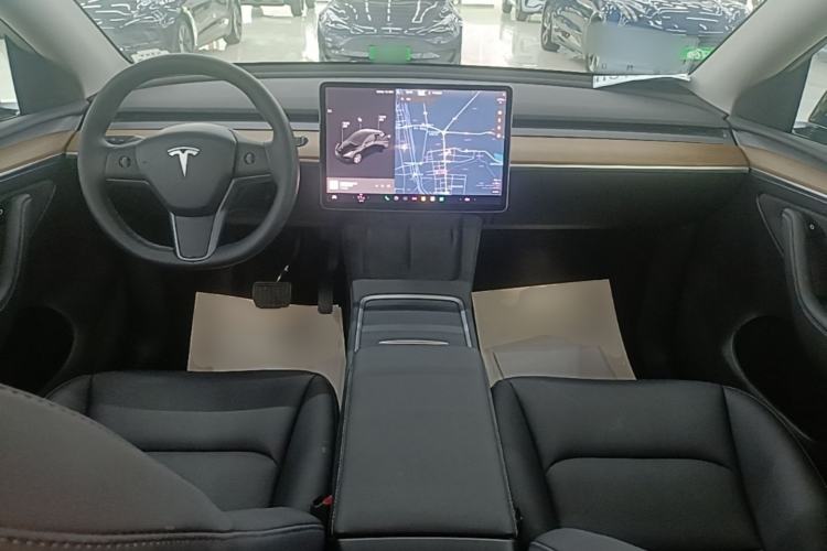 Used Tesla Model Y 2021 Standard Range Rear-Wheel Drive Version Center Console