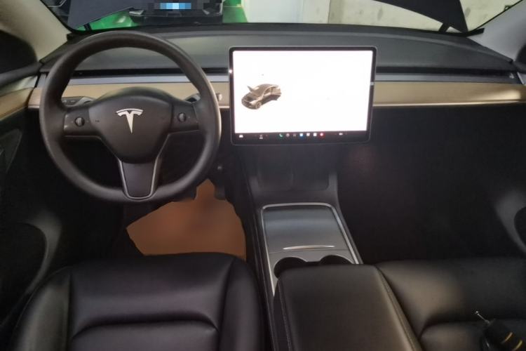 Used Tesla Model Y 2021 Standard Range Rear-Wheel Drive Version Center Console