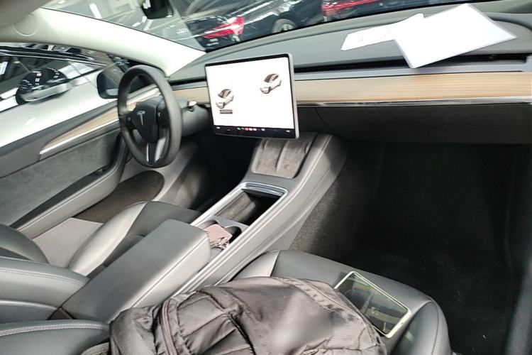 Used Tesla Model Y 2021 Long-Range All-Wheel-Drive Version 3D7 Center Console