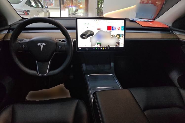 Used Tesla Model Y 2021 Long-Range All-Wheel-Drive Version 3D7 Center Console