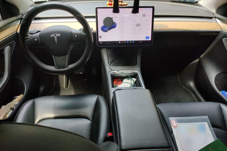 Used Tesla Model Y 2021 Long-Range All-Wheel-Drive Version Center Console