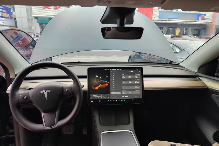 Used Tesla Model Y 2021 Standard Range Rear-Wheel Drive Version Center Console