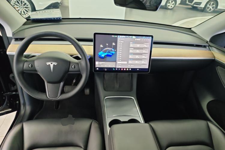 Used Tesla Model Y 2021 Standard Range Rear-Wheel Drive Version Center Console