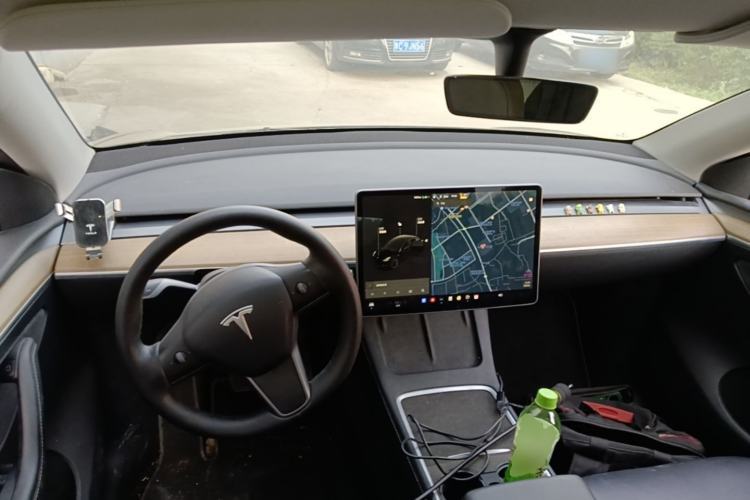 Used Tesla Model Y 2021 Standard Range Rear-Wheel Drive Version Center Console