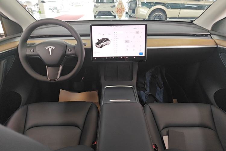 Used Tesla Model Y 2021 Standard Range Rear-Wheel Drive Version Center Console