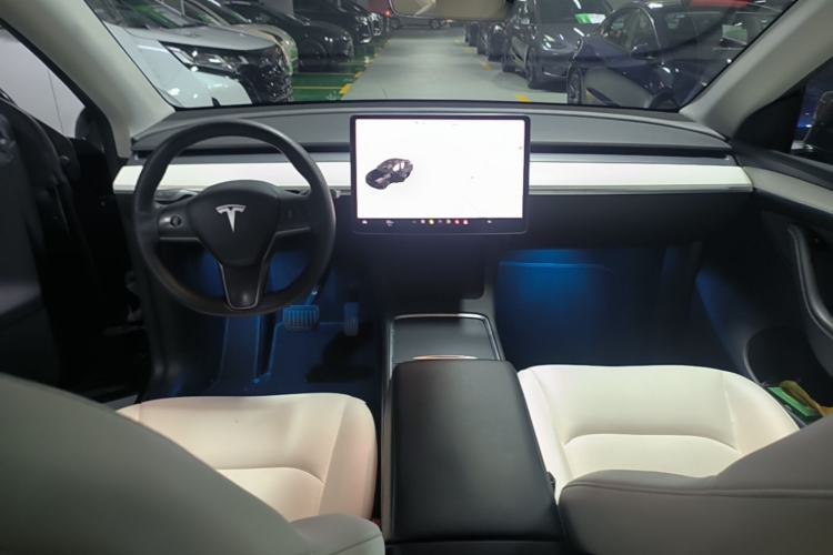Used Tesla Model Y 2021 Long-Range All-Wheel-Drive Version 3D7 Center Console