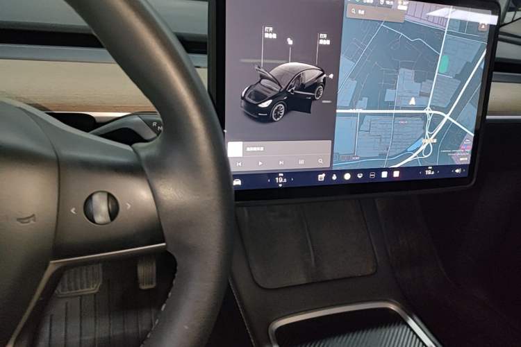 Used Tesla Model Y 2021 Standard Range Rear-Wheel Drive Version Center Console