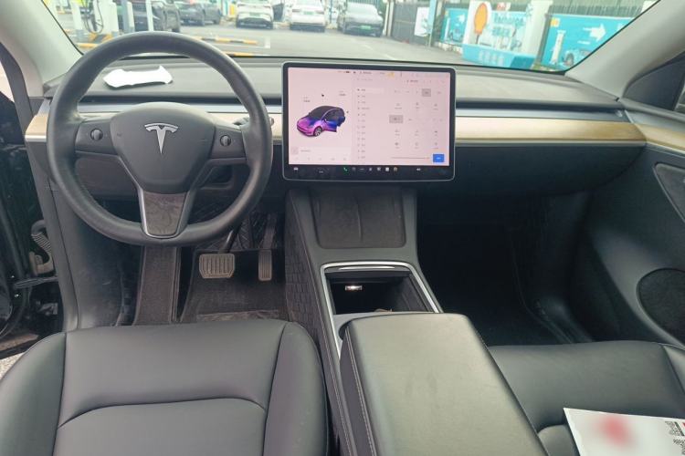Used Tesla Model Y 2021 Standard Range Rear-Wheel Drive Version Center Console