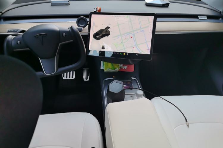 Used Tesla Model Y 2021 Long-Range All-Wheel-Drive Version 3D7 Center Console